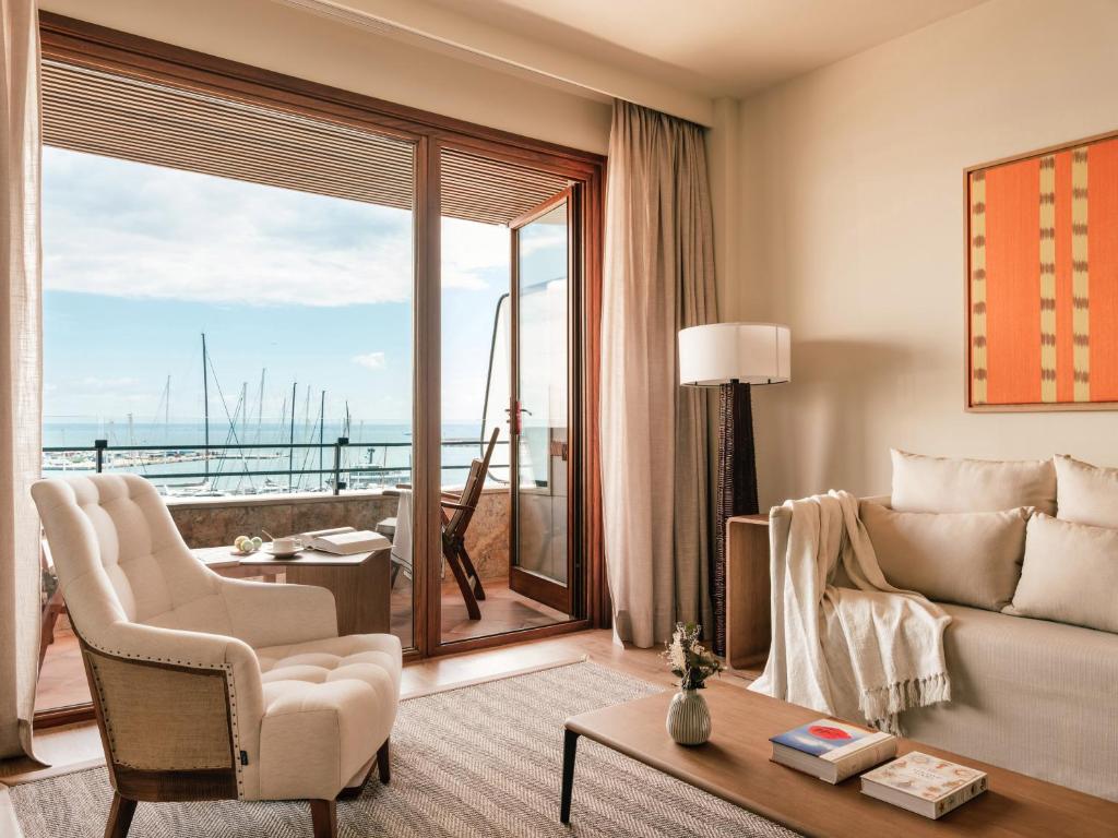 
Red Level Suite with Sea and Cathedral View
