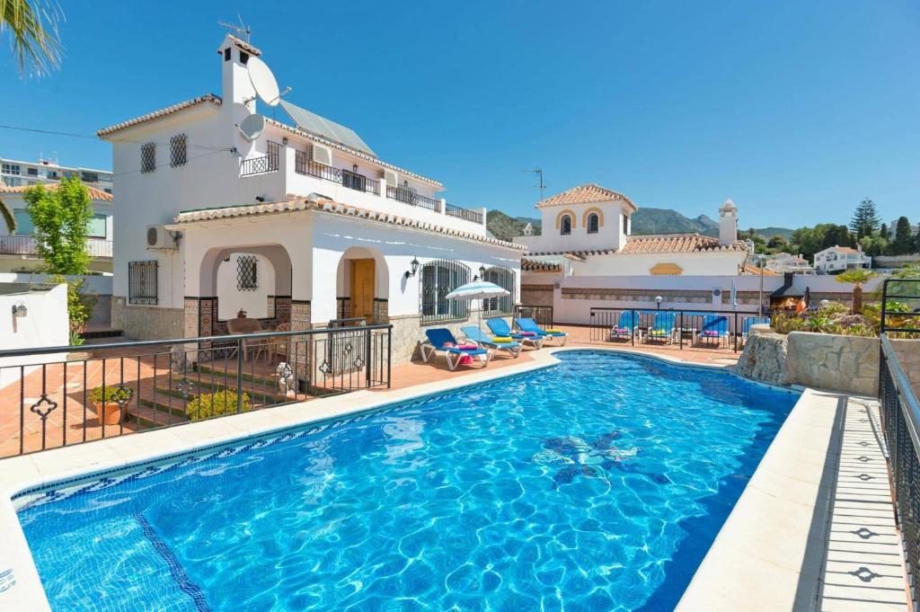 Fotografia z galérie ubytovania Villa Loly by Villa Plus v destinácii Nerja