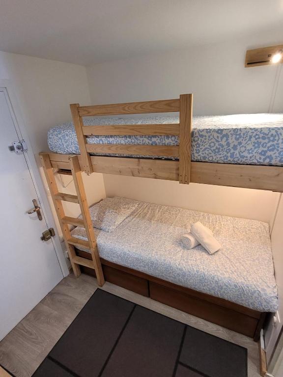Кровать или кровати в номере Résidence ATHOS C2-1 Chambre-ALPE D'HUEZ-Centre Station