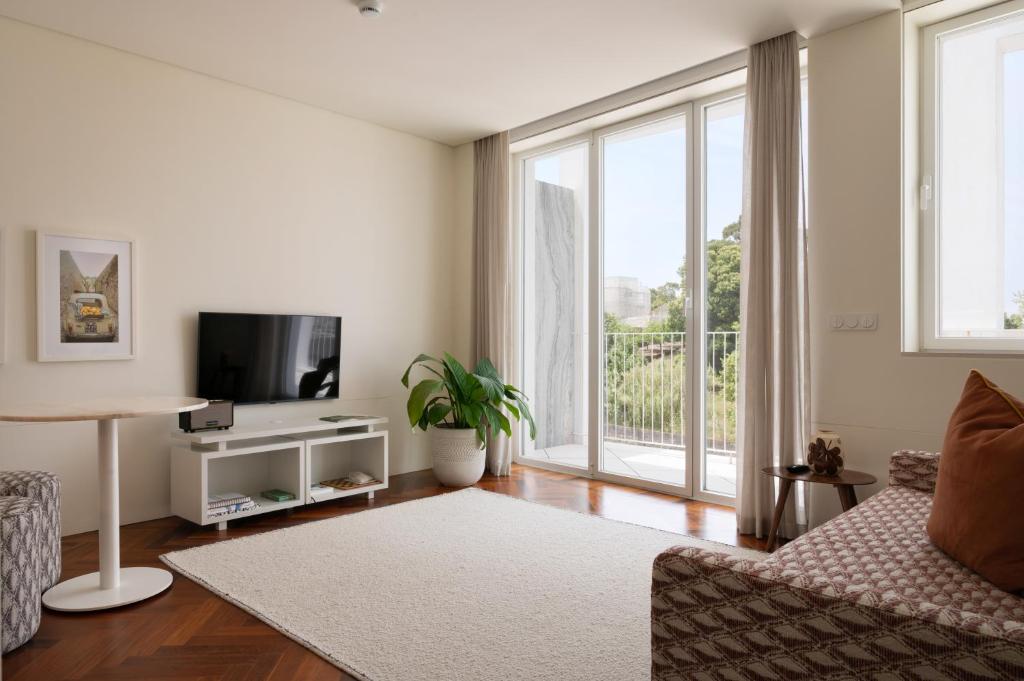 
Standard Apartment with Balcony and Pool View
