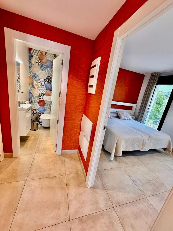 Postel nebo postele na pokoji v ubytování Vistamar Colors Boutique Luxury Apartments By DLV -Adults Only-