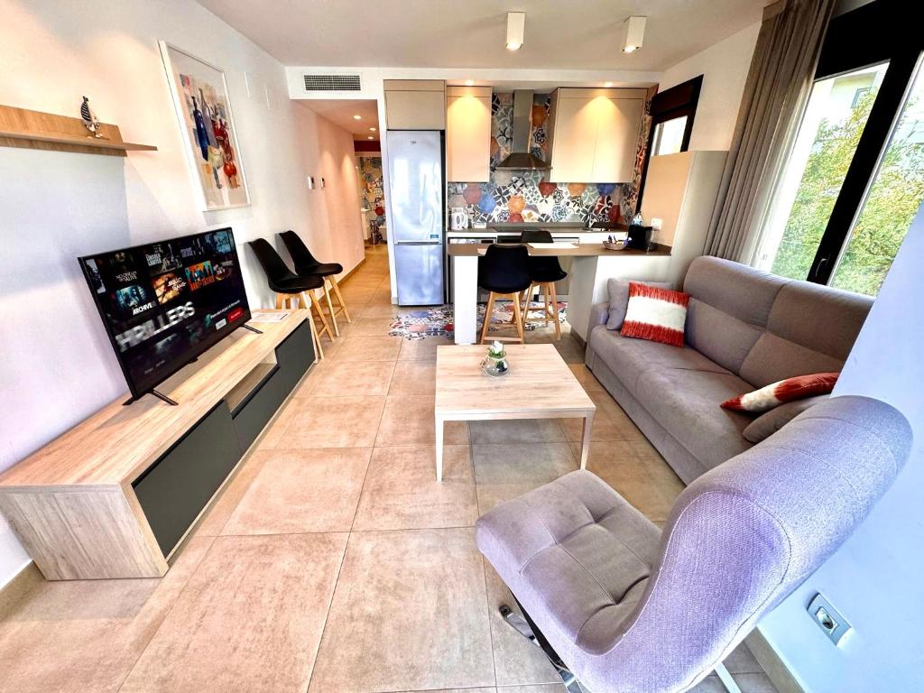 TV a/nebo společenská místnost v ubytování Vistamar Colors Boutique Luxury Apartments By DLV -Adults Only-