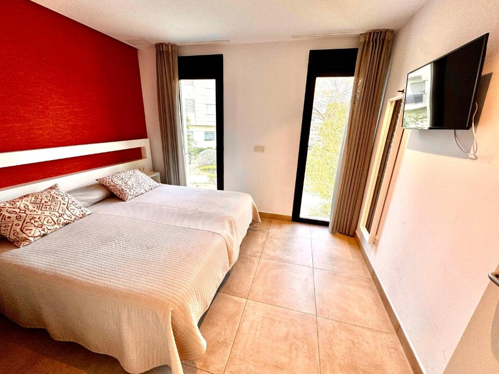 Postel nebo postele na pokoji v ubytování Vistamar Colors Boutique Luxury Apartments By DLV -Adults Only-