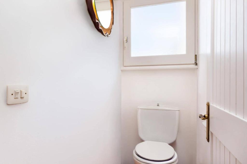 A bathroom at Villa Diamante by Villa Plus