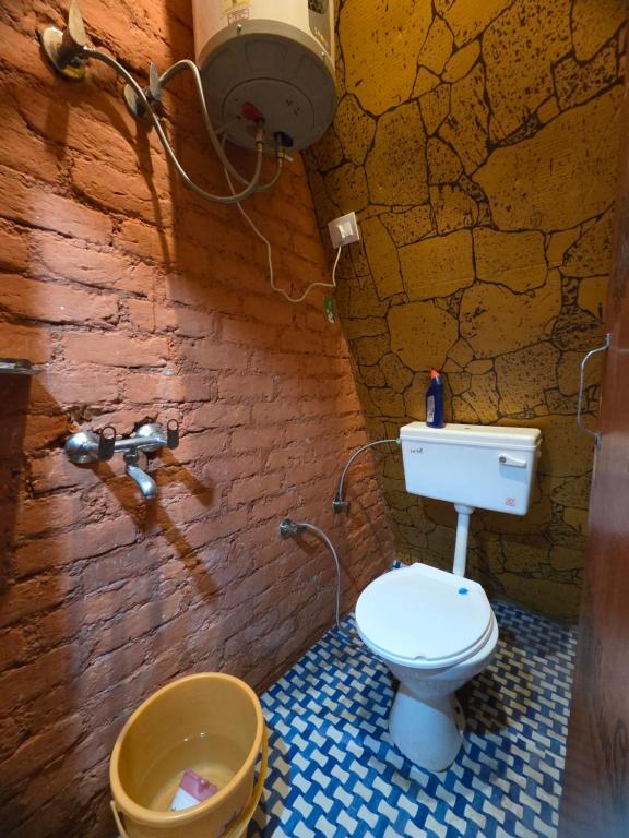 Phòng tắm tại Earthen Pods