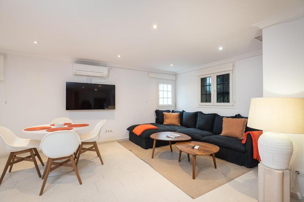 Naranja Cozy Studio 1min walk to Beach by AllStay
