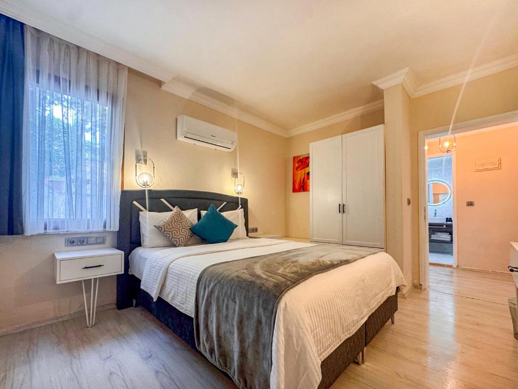 Postel nebo postele na pokoji v ubytování Carrington Suites