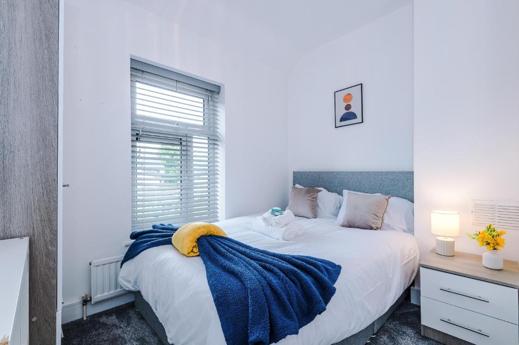 a white bedroom with a bed and a window at Rossendale Incredible Home 3Bedrooms Driveway Sleeps 6 in Newchurch