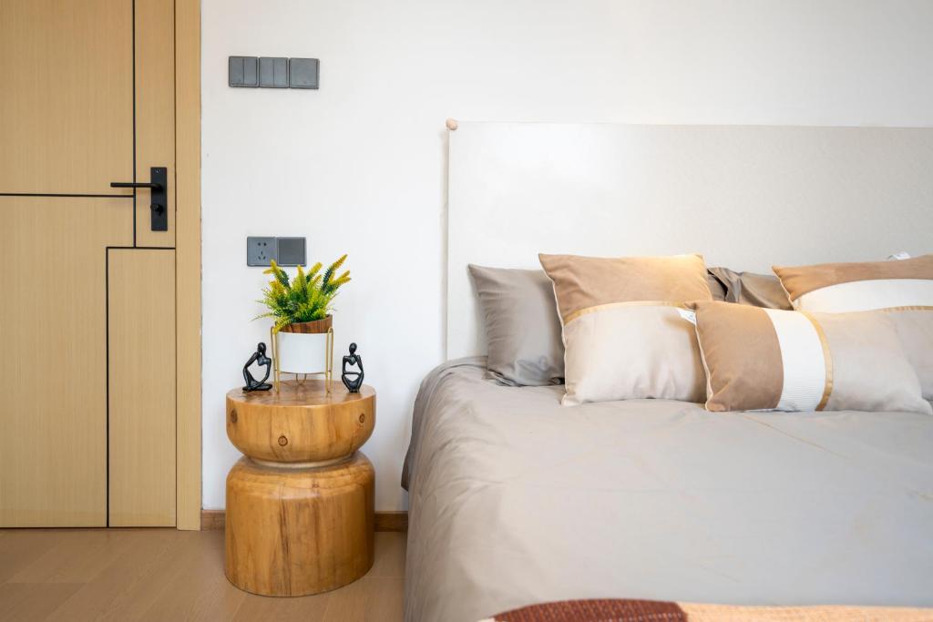 Postel nebo postele na pokoji v ubytování Bundside NJE 3BR Suite