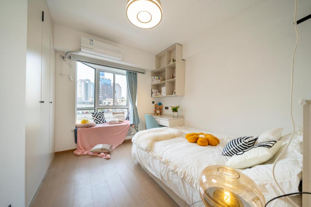 Postel nebo postele na pokoji v ubytování Bundside NJE 3BR Suite