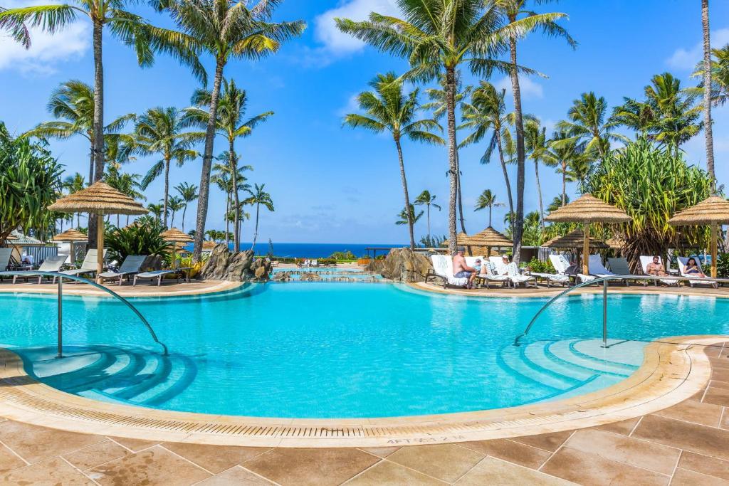 Piscina de la sau aproape de Maui Escape - Elegant Condo, Partial Ocean Views & Resort Perks