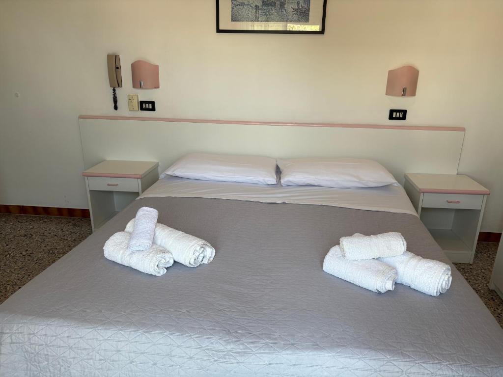 Postel nebo postele na pokoji v ubytování Hotel Rosy