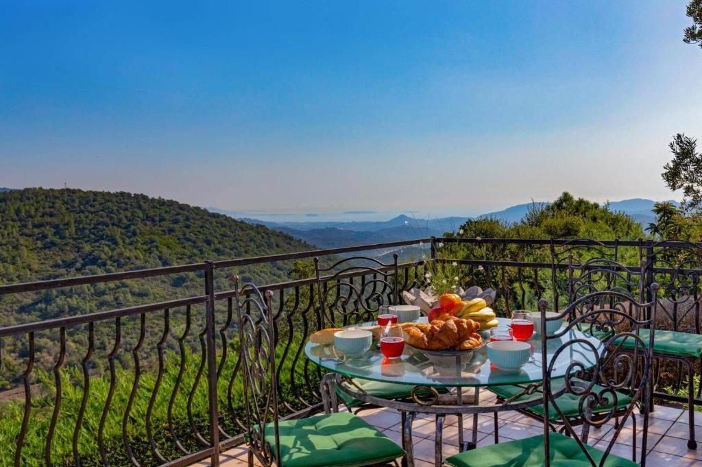 Photo de la galerie de l'établissement Villa Belle Vue by Villa Plus, à Les Adrets-de-l'Estérel