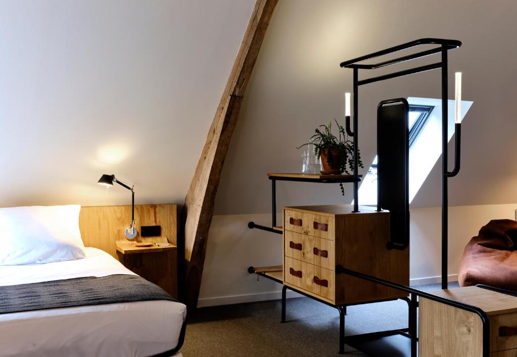 Postel nebo postele na pokoji v ubytování Chateau De La Resle - Design Hotels