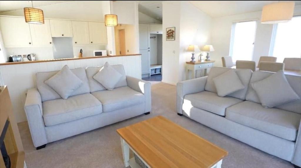 Luxurious Riverside Lodge - 'The Ardle' 5