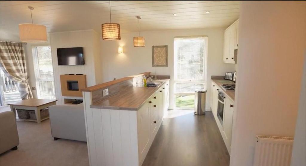 Luxurious Riverside Lodge - 'The Ardle' 2