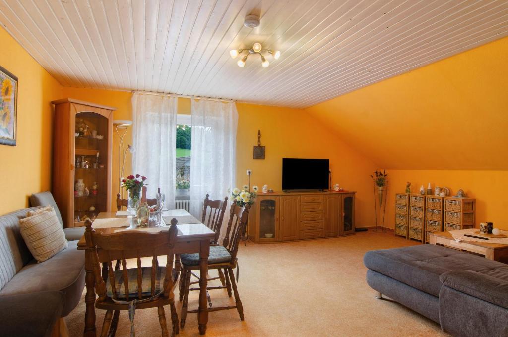 TV a/nebo společenská místnost v ubytování Ferienwohnung Hofer