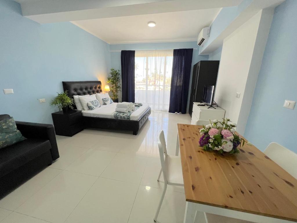 Prostor za sedenje u objektu OLAS DEL CARIBE - VACATION SUITES with ROOFTOP POOL - PLAYA LOS CORALES