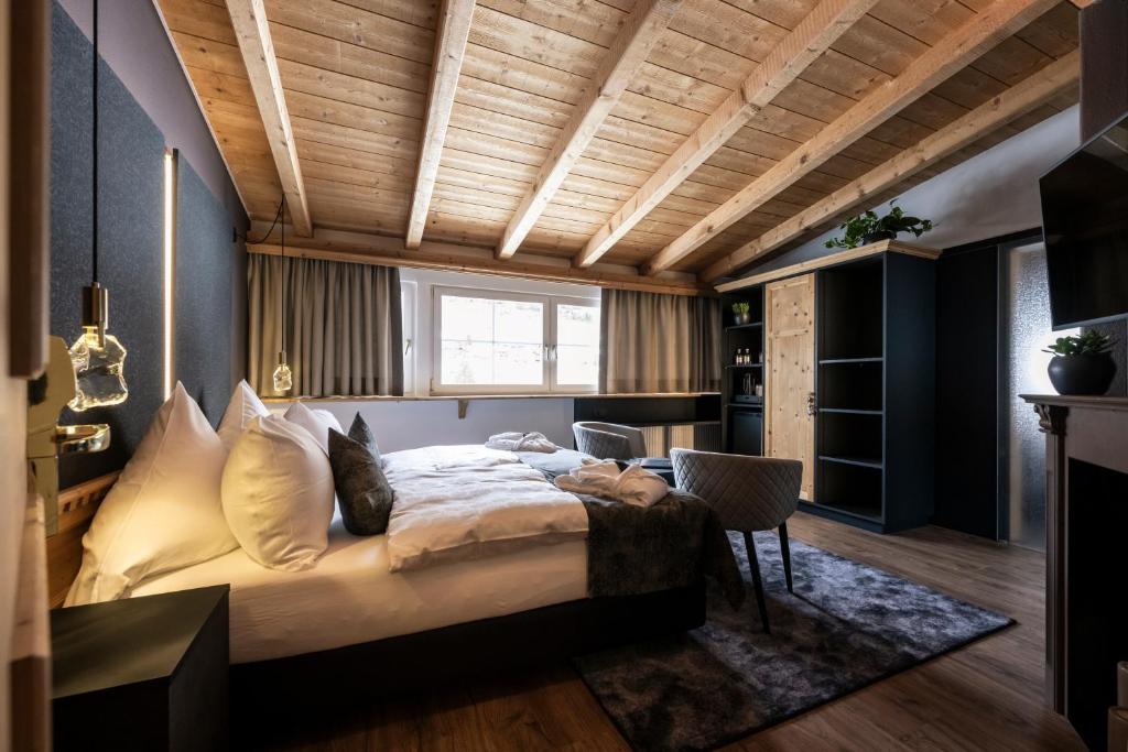 Łóżko lub łóżka w pokoju w obiekcie Hotel Acadia - Adults Mountain Home