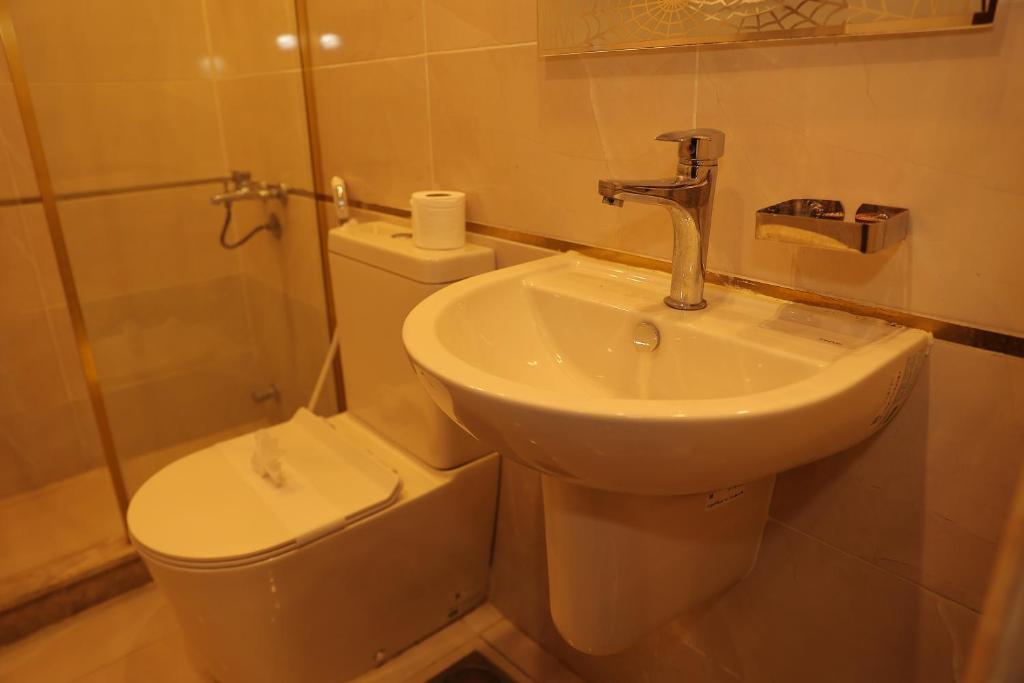 Koupelna v ubytování Town Hotel Cairo