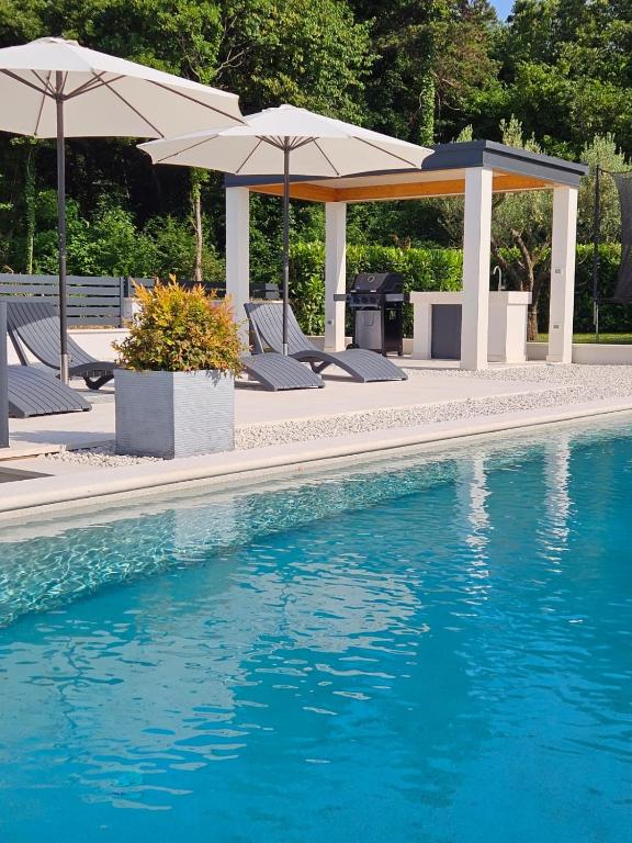 Villa Tonchi 3 Bedroom Private Pool BBQ & Garden