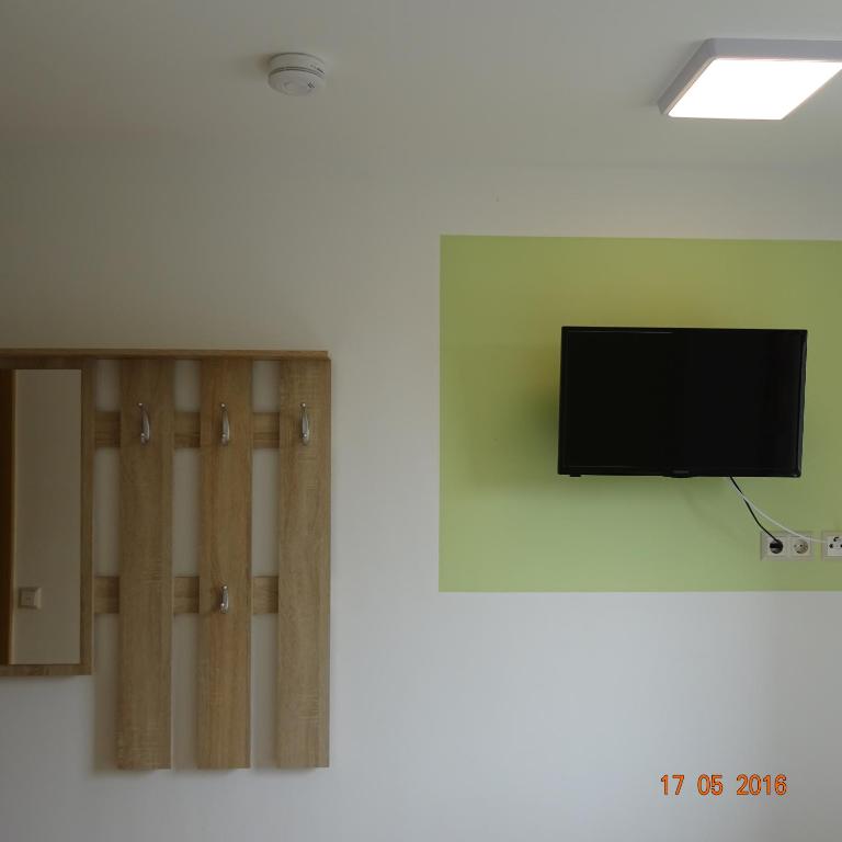 TV a/nebo společenská místnost v ubytování Hotel Einstein
