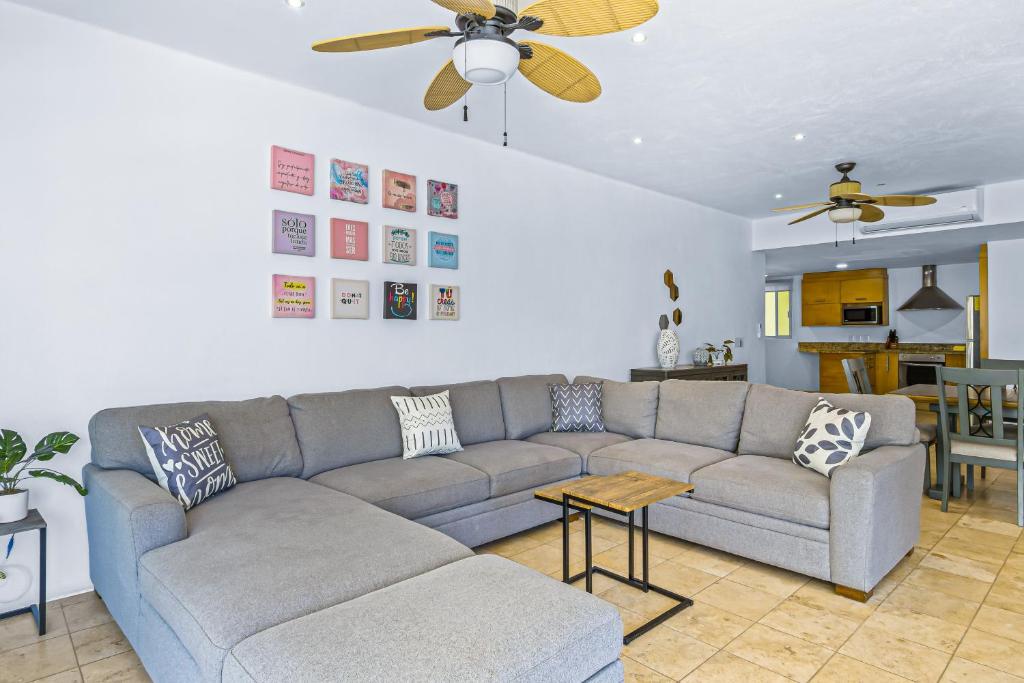 a living room with a couch and a ceiling fan at Nitta Condo 109 in Nuevo Vallarta 