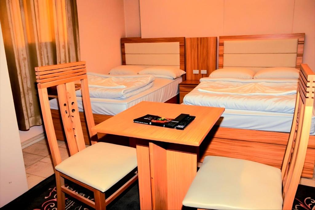 Postel nebo postele na pokoji v ubytování Pyramids Grand View Hotel