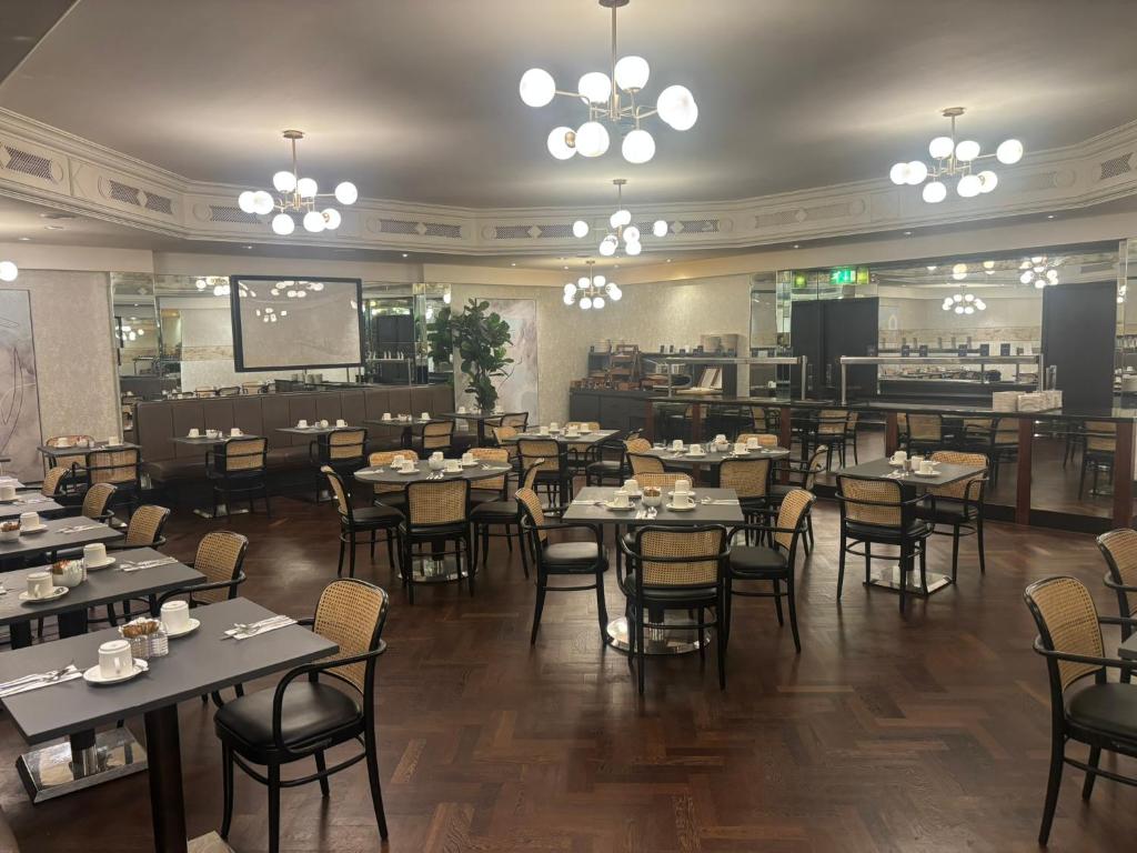 The Queens Hotel - Resim 12