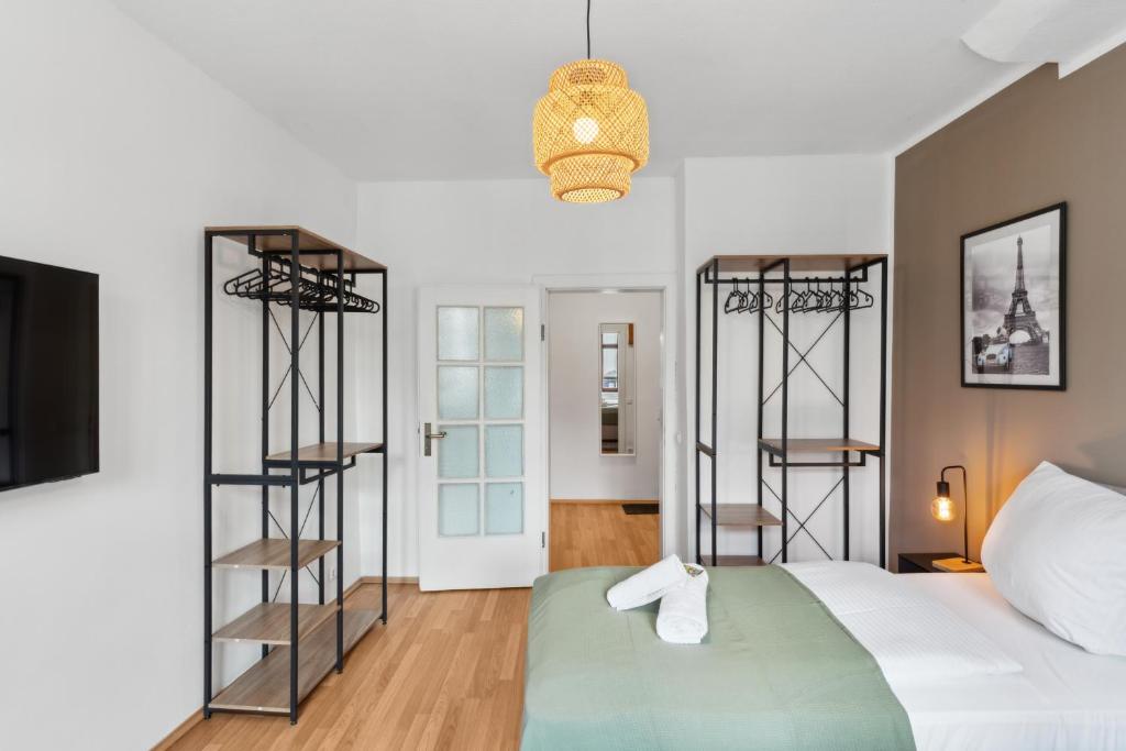 Ein Bett oder Betten in einem Zimmer der Unterkunft KERA STAY - Apartments Merseburg