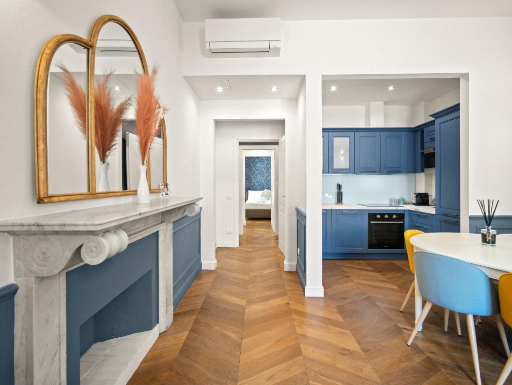 Η κουζίνα ή μικρή κουζίνα στο Four Season's Ghibellina Luxury Apartment 300 mt from Duomo