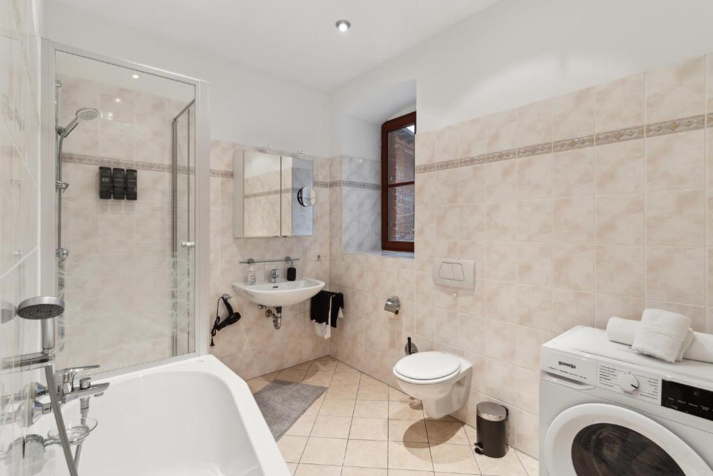 Ein Badezimmer in der Unterkunft KERA STAY - Apartments Merseburg