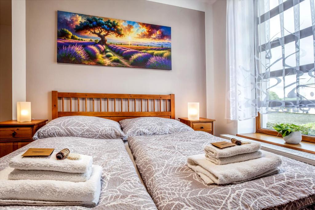 Postel nebo postele na pokoji v ubytování Pension U Lípy