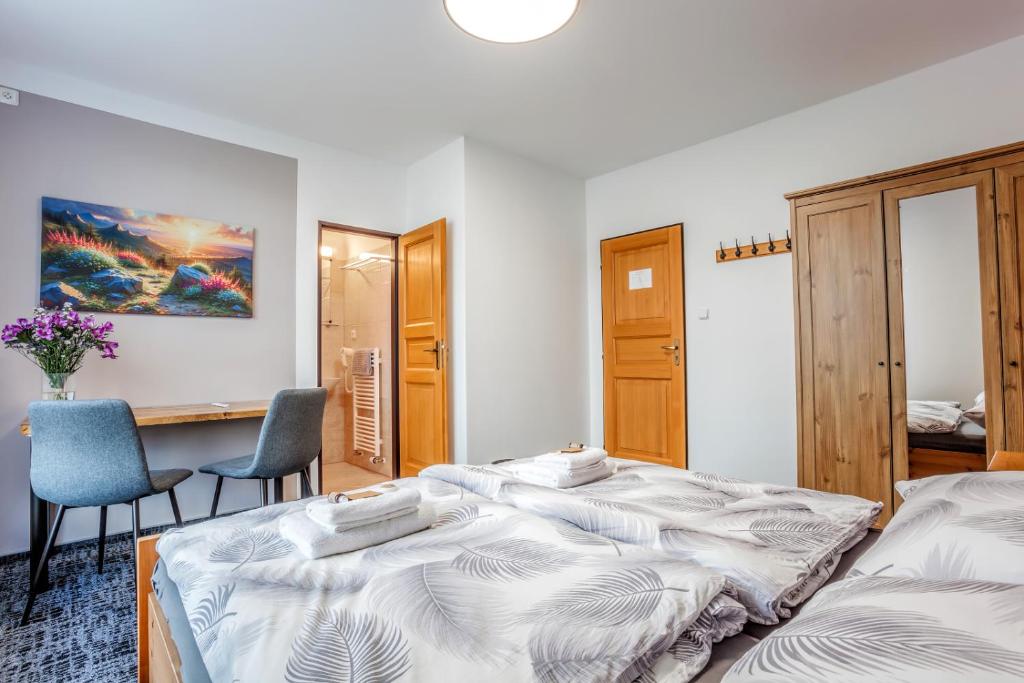 Postel nebo postele na pokoji v ubytování Pension U Lípy