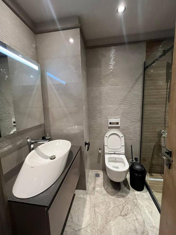 The Diamond In City Luxury Suites By ZENORA Living photo