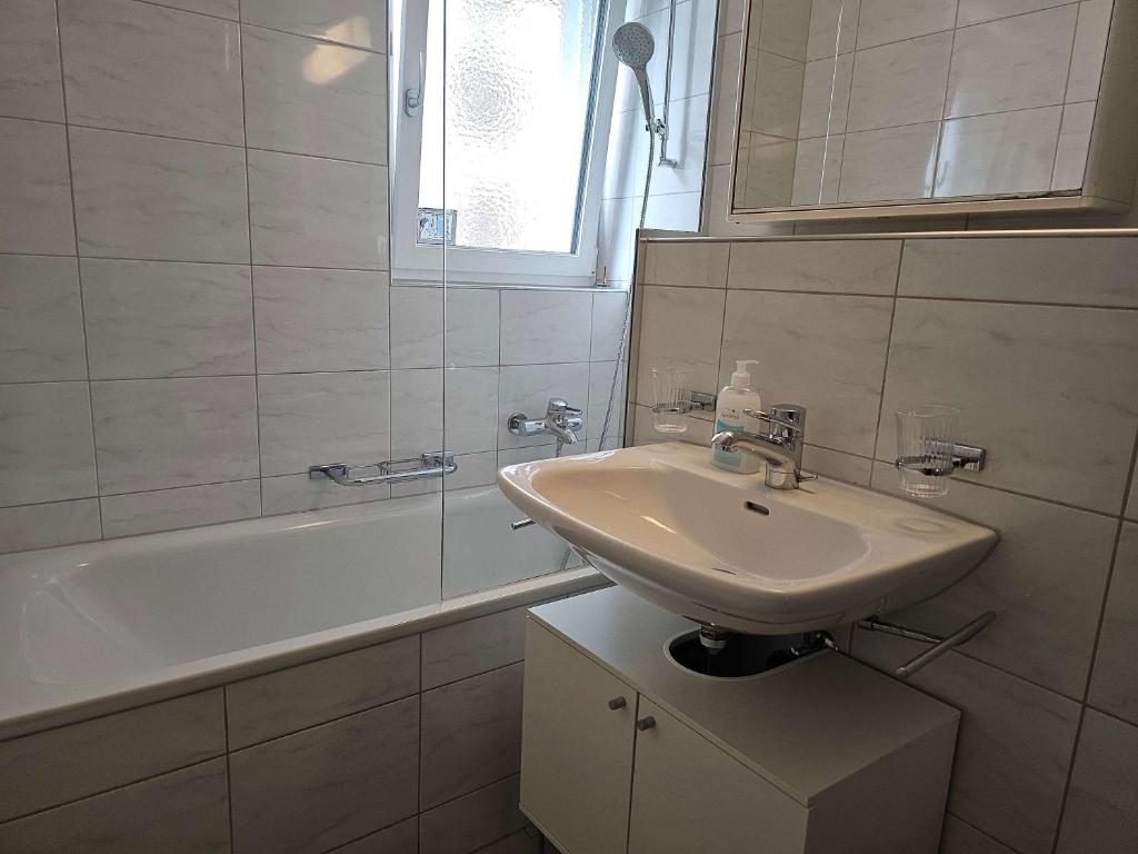 Downtown Dream 3 5BR with Balcony and Style BA21衛浴