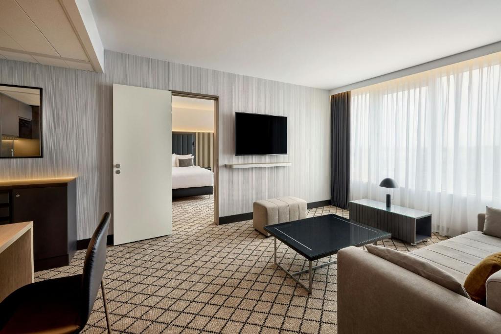Courtyard by Marriott Hannover Maschsee - Resim 27