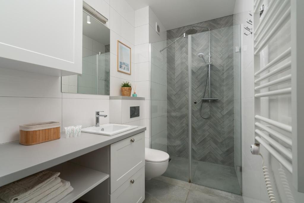 Kúpeľňa v ubytovaní HoliApart in Nautikka Park - blisko plaży, kids club, plac zabaw, garaż podziemny