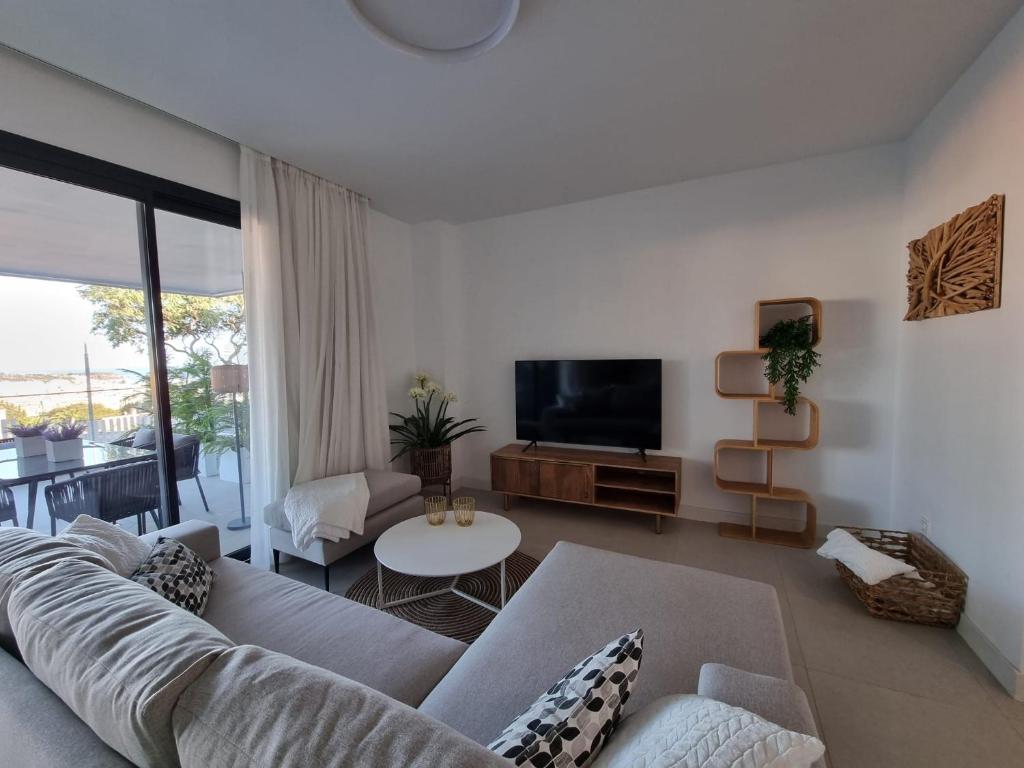 TV a/nebo společenská místnost v ubytování SEA & VILLAGE LUXURY