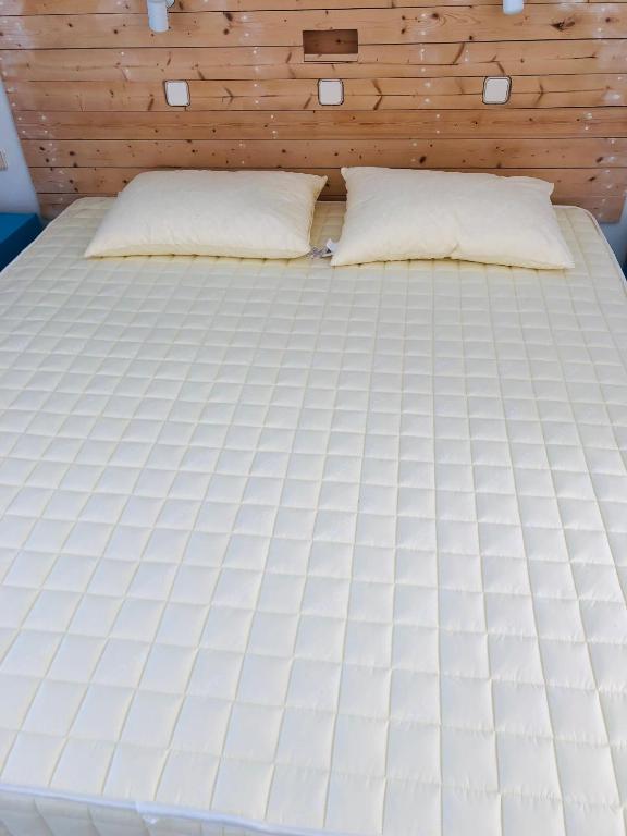 Postel nebo postele na pokoji v ubytování Antonis Hotel