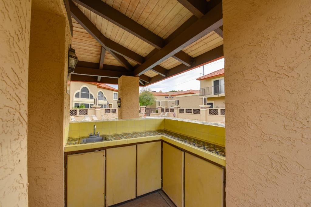 Fotografie z fotogalerie ubytování 14 Mi to Dtwn Phoenix Condo with Balcony and Spa! v destinaci Phoenix