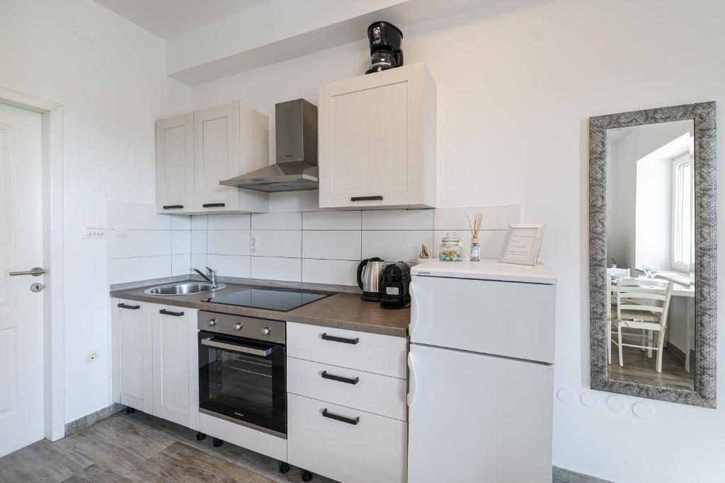 Pavle's Apartment - 6