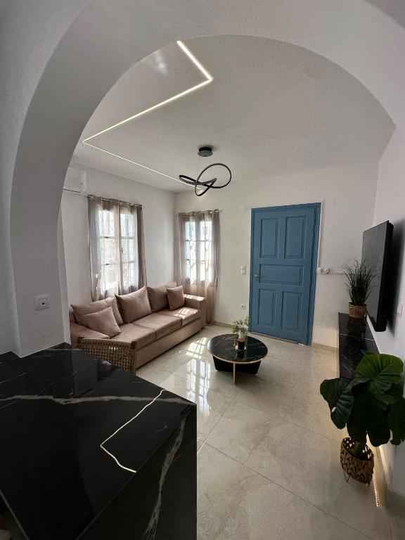 Χώρος καθιστικού στο Vision Home - 300m from Ornos Beach