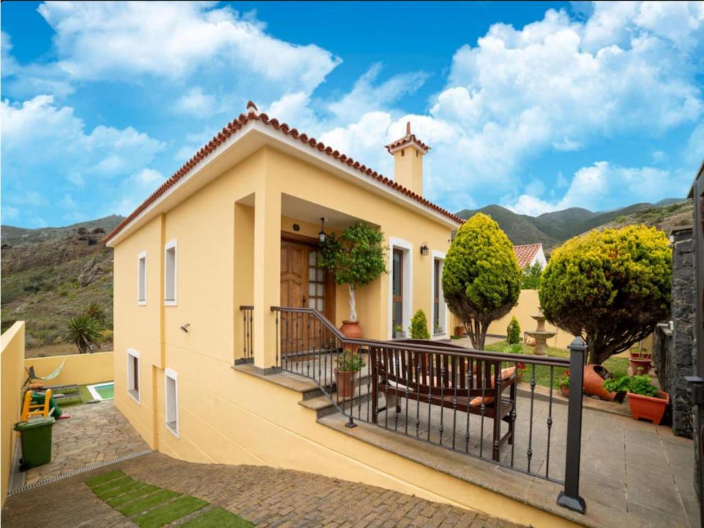 Nespecifikovaný výhled na hory nebo výhled na hory při pohledu z vily