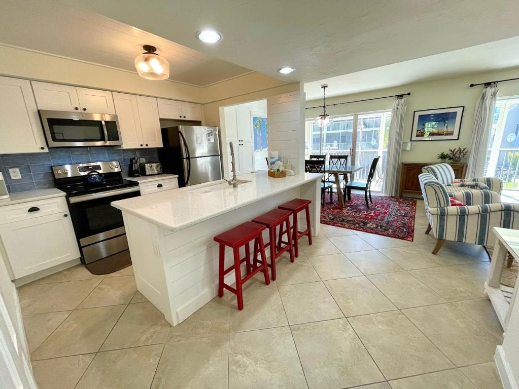 Sanibel Siesta on the Beach - Two-Bedroom Apartment With Partial Ocean View
