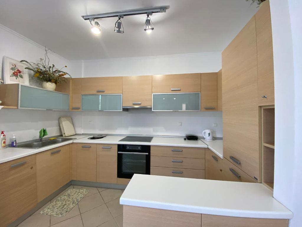 Kuchyň nebo kuchyňský kout v ubytování New Aegli Resort Hotel