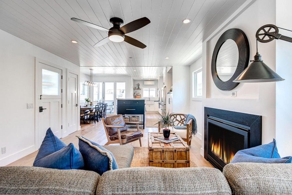 Imagen de la galería de 3Br Luxury Condo W Rooftop Deck & Fire Pit - Steps To Beach By Beachview Rental, en Newport Beach