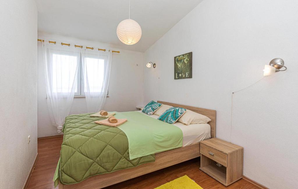 Posteľ alebo postele v izbe v ubytovaní Pet Friendly Home In Kastel Kambelovac