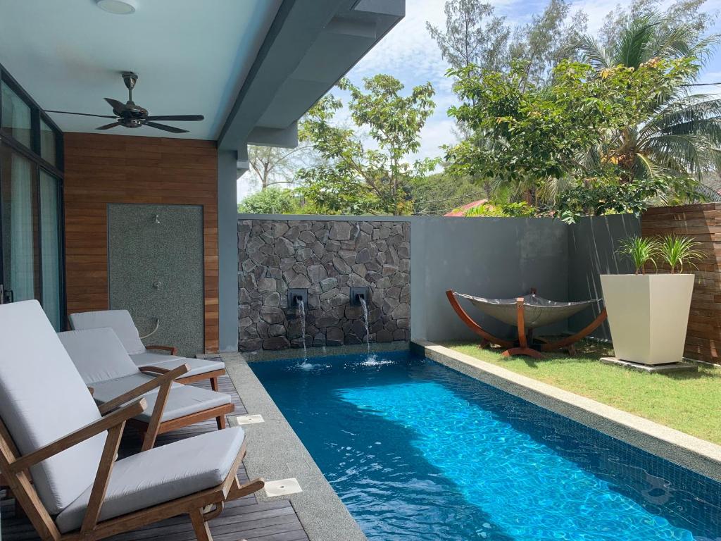Bazén v ubytování Merissa Luxury Villa - Private Pool Langkawi nebo v jeho okolí
