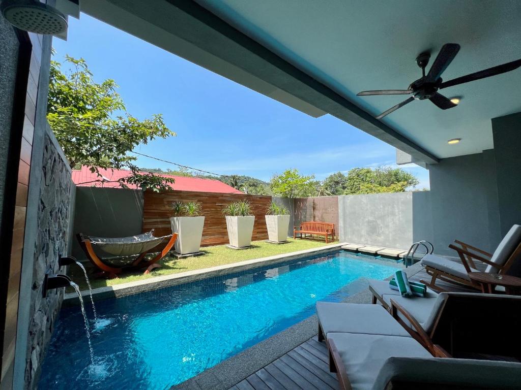 Bazén v ubytování Merissa Luxury Villa - Private Pool Langkawi nebo v jeho okolí